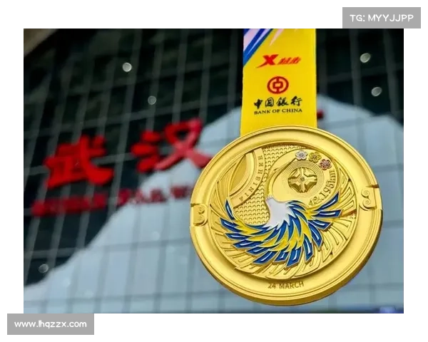 南京马拉松完赛奖牌融合云锦邮票成收藏新宠吸引热议 南京马拉松完赛奖牌融合云锦邮票成收藏新宠吸引热议